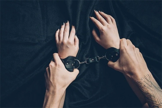 spank意味着什么？了解它在BDSM中的重要性和技巧分享 一